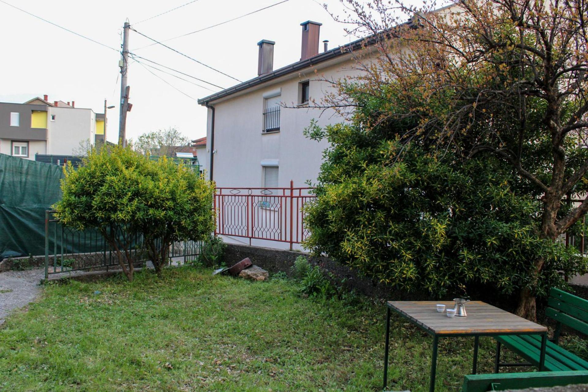Nanas House - Entire Old House With Private Yard
